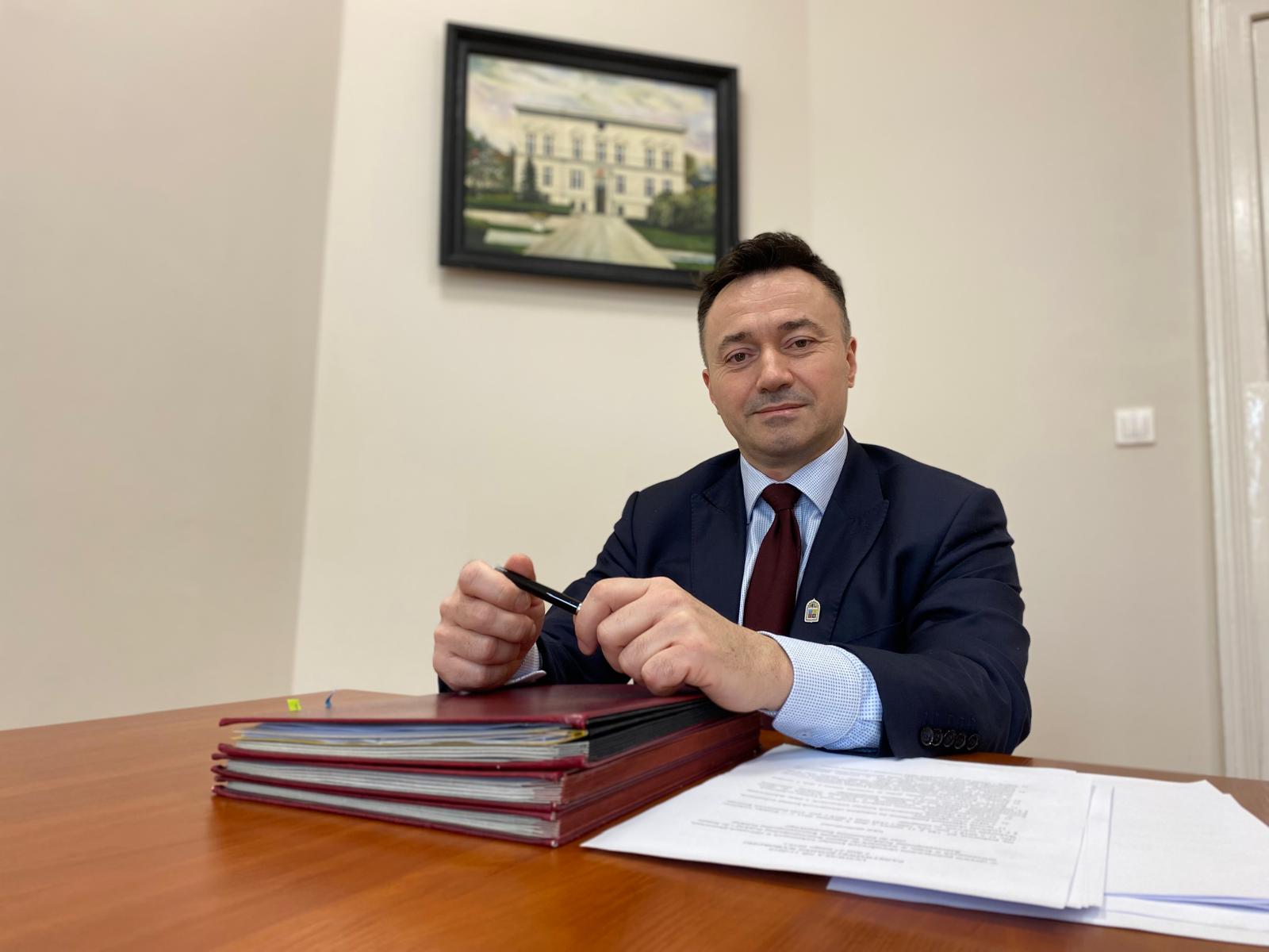 dr Włodzimierz Hibner w kancelarii